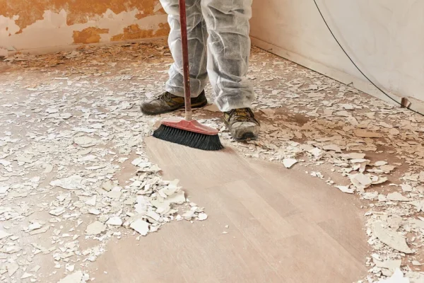 6369116f64f12756bcad208a_Post-Construction-sweeping